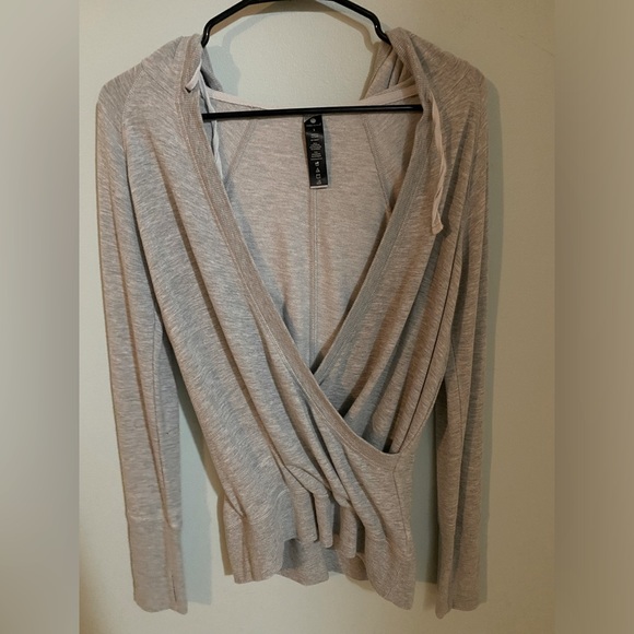 Yogalicious Women’s Small top - Picture 1 of 3